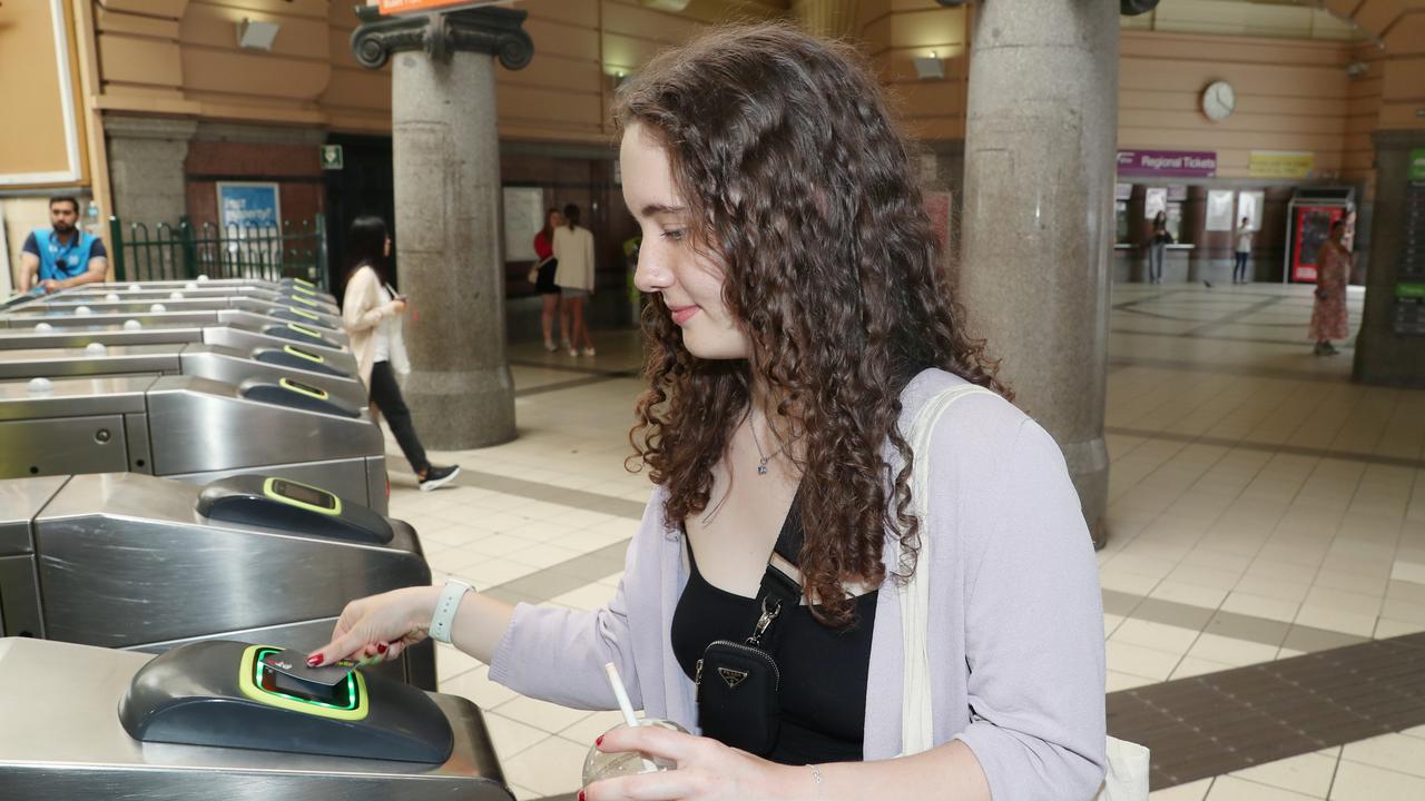 Myki credit card tap-on 547 days late, 137 million dollars short