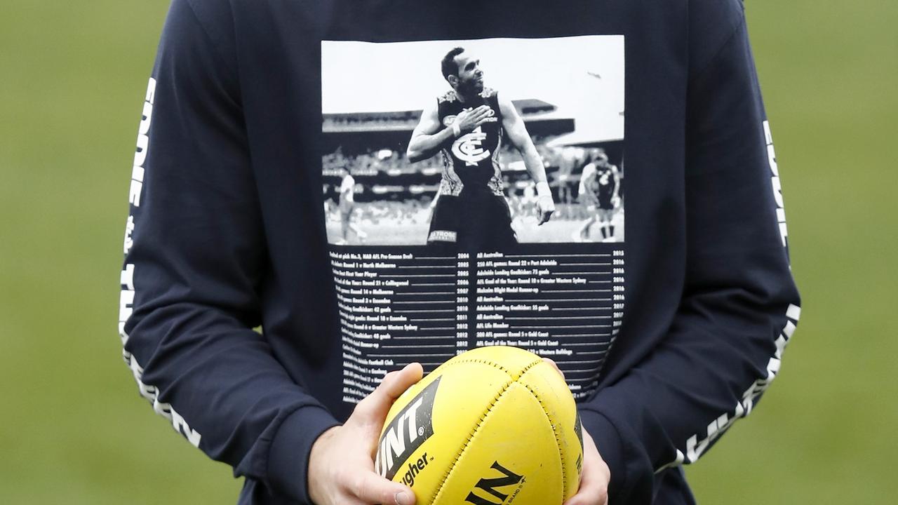 Carlton players wore a special tribute shirt acknowledging Betts’ 350th and final game. Picture: Darrian Traynor/Getty Images