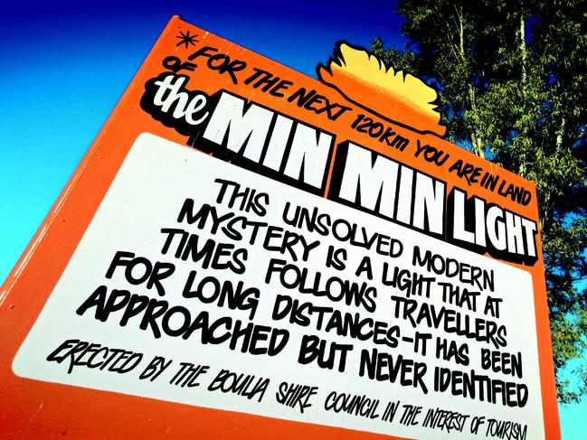 A sign alerting tourists to the mysterious Min Min Lights.