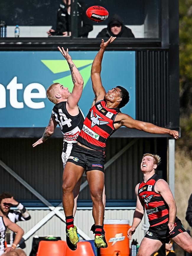 Lauderdale's Toutai Havea competes with Glenorchy's Mitchell Rainbird in the ruck in 2018. Picture: PATRICK GEE