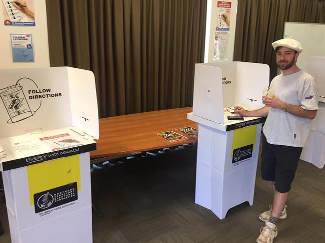 Alice Springs resident Benči Dimitris votes in the 2020 NT election. Picture: JASMINE BURKE