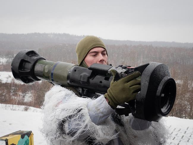 Zinoviy Tuzhansky, a soldier of the Ukrainian army, holds an anti-tank missile system. Picture: Gaelle Girbes/Getty Images