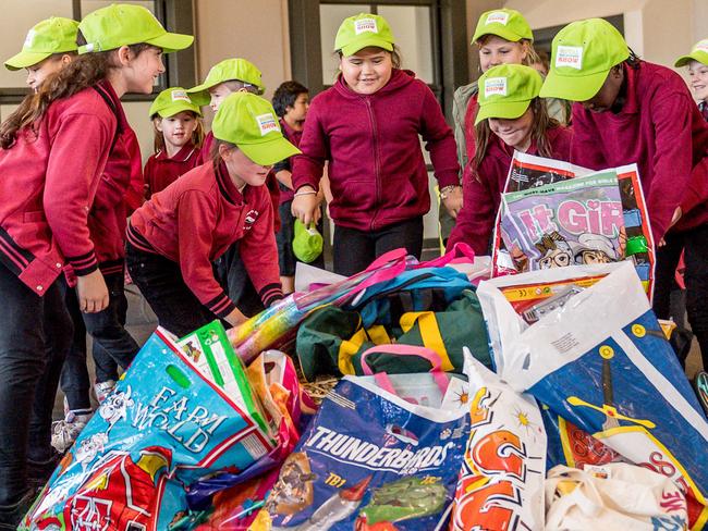 Royal Melbourne Show - show bag launch. Students from Mahogany Rise Primary School get at the show bags.