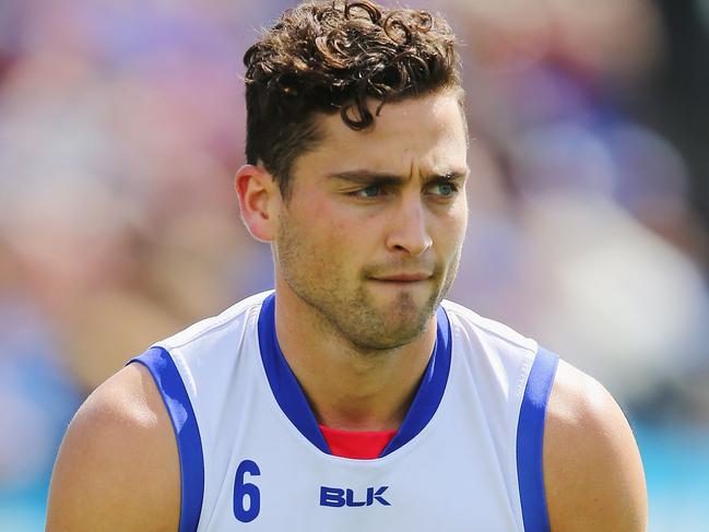 Luke Dahlhaus looks upfield during Bulldogs training.