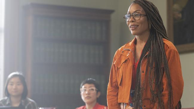 Morning Wars’ Karen Pittman is Dr. Nya Wallace, who is Miranda’s grad school professor at Columbia. Picture: HBO/Binge