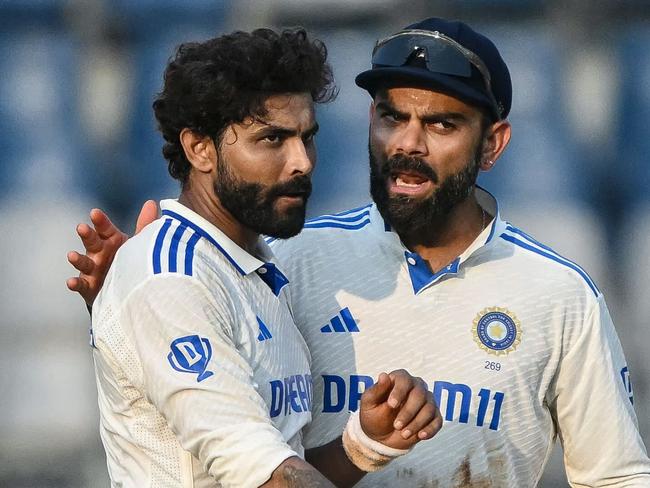 India's Virat Kohli talks with his teammate Ravindra Jadeja (L) during the second day of the third and final Test cricket match between India and New Zealand at Wankhede Stadium in Mumbai on November 2, 2024. (Photo by INDRANIL MUKHERJEE / AFP) / -- IMAGE RESTRICTED TO EDITORIAL USE - STRICTLY NO COMMERCIAL USE --