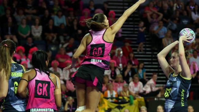 Karyn Bailey lines up a shot past New Zealand's Kayla Cullen during the Fast5 Netball world series in Auckland. Pic: Michael Bradley.