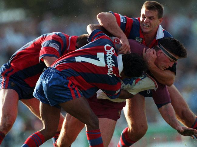 Paul Harragon (R) assists in tackle on Mark Carroll (ball). Manly v Newcastle, 1997 ARL game. 20/04/97.Rugby League A/CT