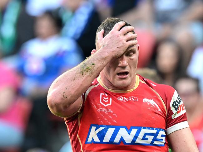 BRISBANE, AUSTRALIA - MAY 17: Tom Gilbert of the Dolphins looks dejected after coming from the field injured during the round eleven NRL match between Dolphins and Warriors at Suncorp Stadium, on May 17, 2025, in Brisbane, Australia. (Photo by Bradley Kanaris/Getty Images)