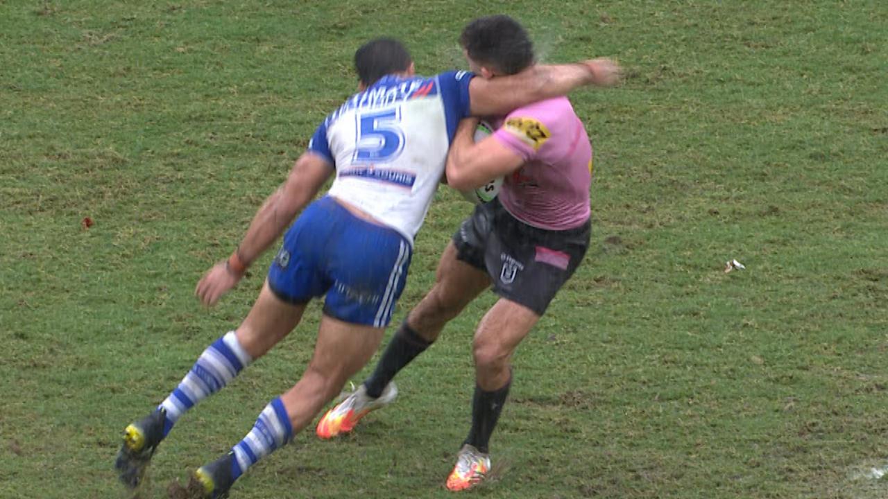 Dallin Watene-Zelezniak collects Nathan Cleary high.