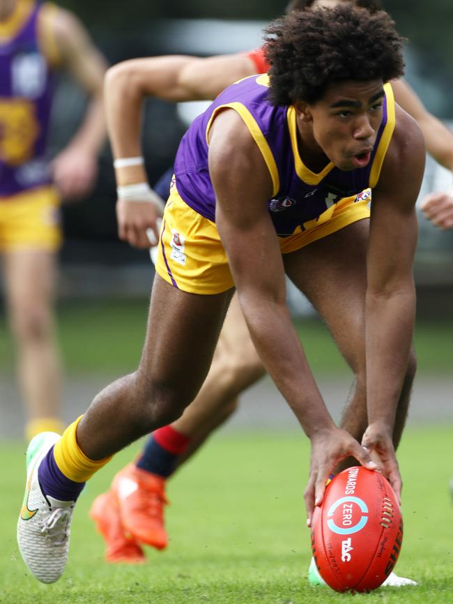 Isaac Quaynor gathers the ball. Picture: Mark Dadswell