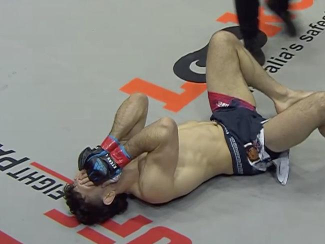 Aussie fighter’s leg snaps in half