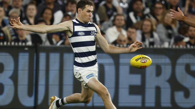 Jeremy Cameron of the Cats kicks a goal during the round two AFL match against Carlton Blues. Photo by Daniel Pockett/Getty Images