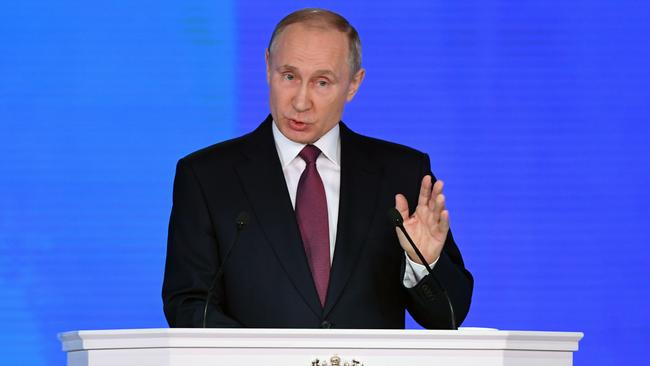 Russian President Vladimir Putin addresses the Federal Assembly at Moscow's Manezh exhibition centre on March 01, 2018. / AFP PHOTO / Yuri KADOBNOV