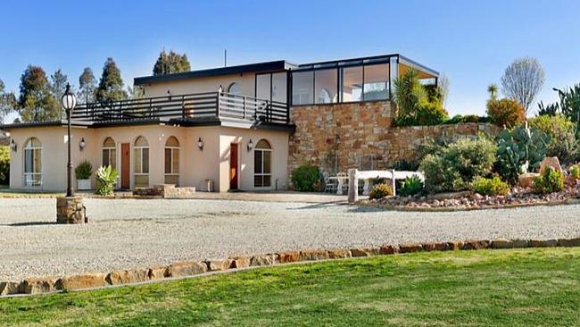 Shane Warne’s former family home comes with a dedicated bay view room ...