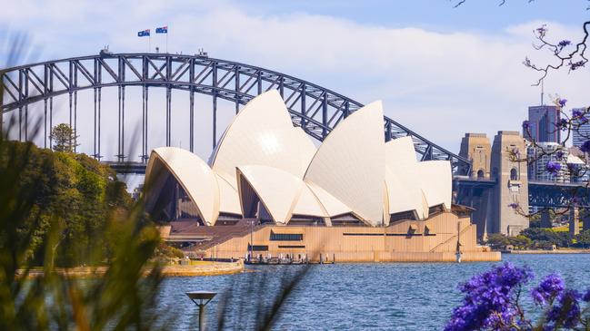 Tourism Minister Simon Birmingham is hopeful travellers from New Zealand will start flying to Australia without having to go into hotel quarantine by the end of the year.