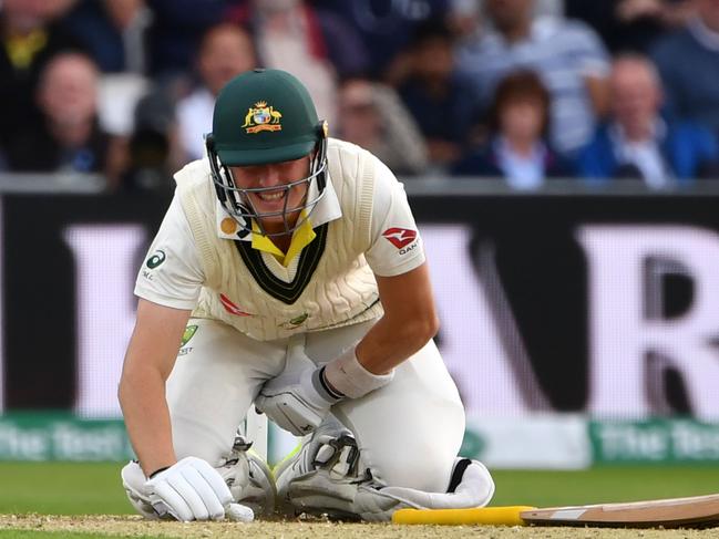 Australia's Marnus Labuschagne reacts after being hit by the ball on the first day of the third Ashes cricket Test match between England and Australia at Headingley in Leeds, northern England, on August 22, 2019. (Photo by Paul ELLIS / AFP) / RESTRICTED TO EDITORIAL USE. NO ASSOCIATION WITH DIRECT COMPETITOR OF SPONSOR, PARTNER, OR SUPPLIER OF THE ECB