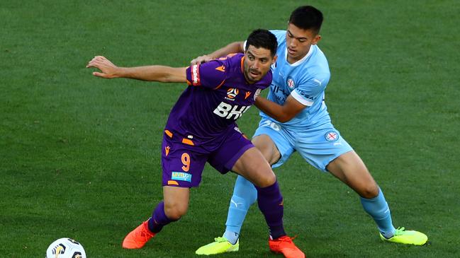 Perth’s Bruno Fornaroli is challenged Kerrin Stokes of Melbourne City at AAMI Park