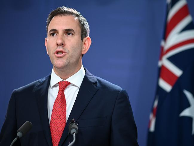 Shadow Treasurer Jim Chalmers speaks to the media during a press conference at the Commonwealth Parliament Offices in Sydney, Wednesday, November 20, 2019. (AAP Image/Joel Carrett) NO ARCHIVING