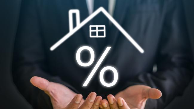 While many mortgage-holders might think sticking with a variable loan in a falling rate market is appropriate, that may not be the best solution.