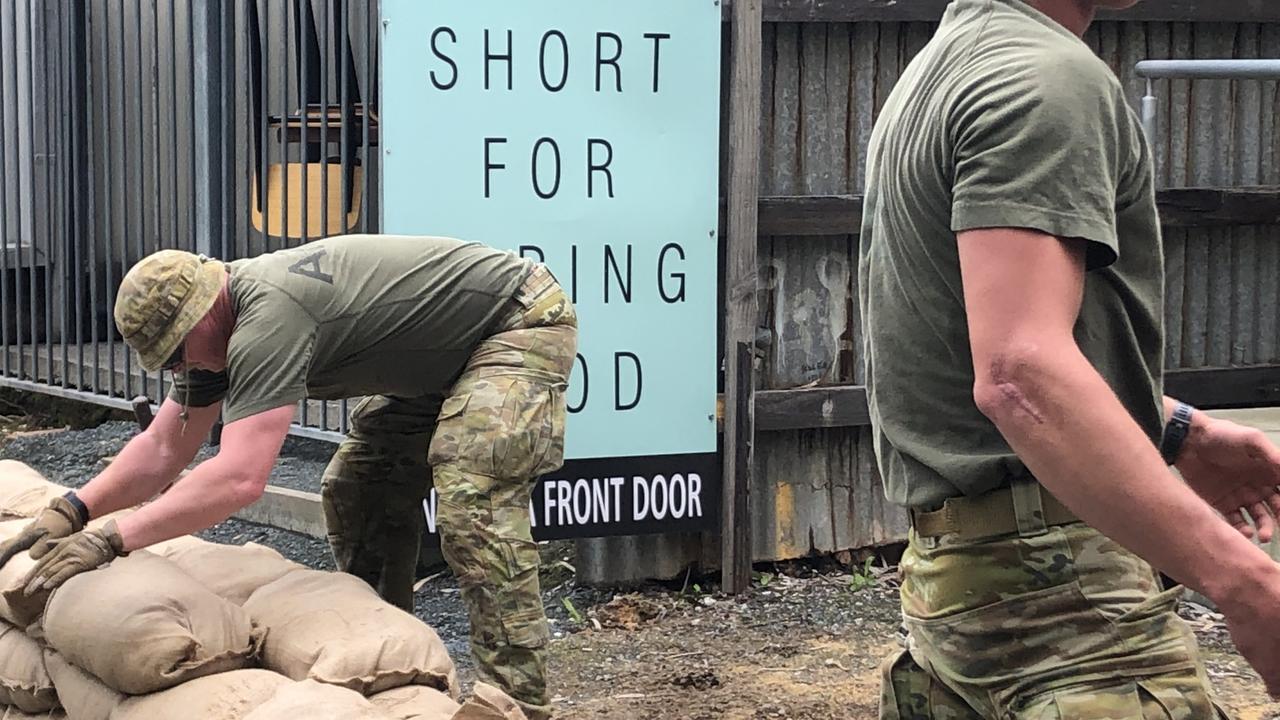 Defence personnel sandbag next to the Campaspe River in Echuca. Picture by Julieanne Strachan