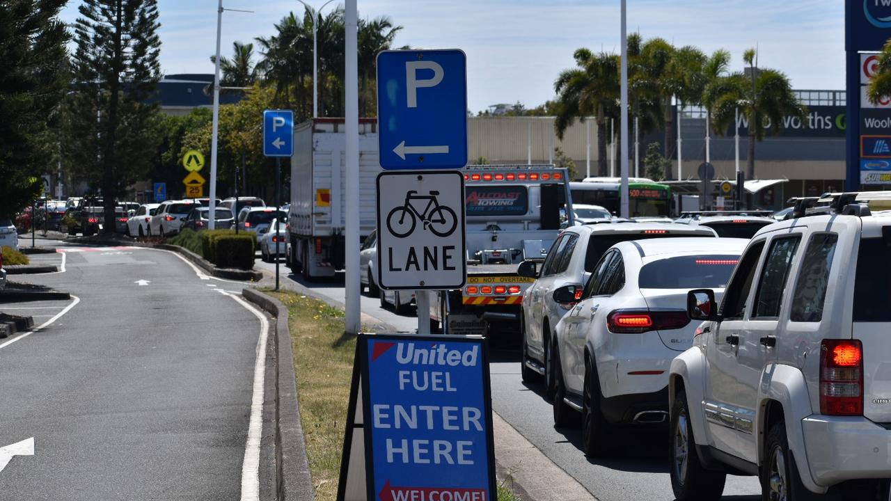 Traffic mayhem about 10.30am along Wharf St, Tweed Heads heading into the Griffith St Coolangatta checkpoint when the border bubble expanded on October 1, 2020. Photo: Jessica Lamb