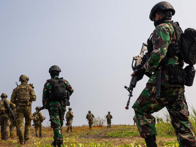 Australian Army soldiers from 2nd Battalion, Royal Australian Regiment, and Indonesian National Armed Forces personnel conduct a combined joint force landing operation during Exercise Keris Woomera 2024 in East Java, Indonesia. *** Local Caption *** As part of Indo-Pacific Endeavour 2024 (IPE24), the Australian Defence Force (ADF) and Indonesian National Armed Forces (TNI) will conduct a bilateral amphibious activity for the first time as part of Exercise KERIS WOOMERA. Exercise KERIS WOOMERA is a combined joint activity conducted by ADF and TNI forces including approximately 2,000 personnel drawn from the Navy, Army, and Air Forces of each nation. By training together, forces from Indonesia and Australia can build upon shared tactics, techniques, and procedures to enhance interoperability and readiness to respond to shared security challenges in the region. PHOTO: CPL Janet Pan