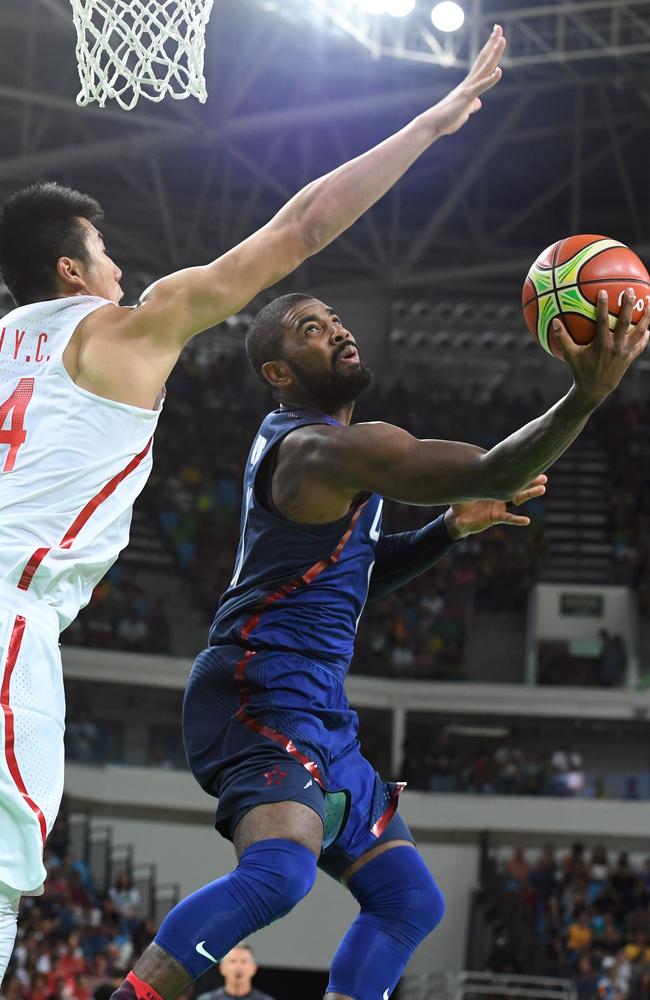 China's forward Zou Yuchen (L) defends against USA's guard Kyrie Irving during a Men's round Group A basketball match between China and USA at the Carioca Arena 1 in Rio de Janeiro on August 6, 2016 during the Rio 2016 Olympic Games. / AFP PHOTO / Mark RALSTON