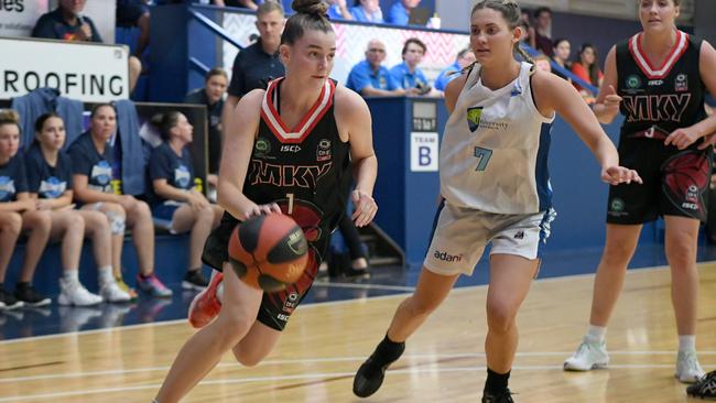 Mackay Meteorettes' Phoebe Holmes with the ball