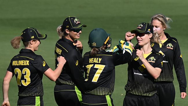 Nicola Carey celebrates after taking a superb grab. Picture: Bradley Kanaris/Getty