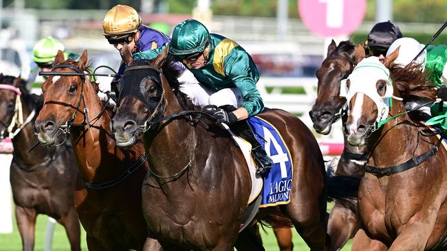 Cannonball (green silks) edges out Oughton (left) and stablemate King Kapa (right) in the Falvelon. Picture: Grant Peters/Trackside Photography