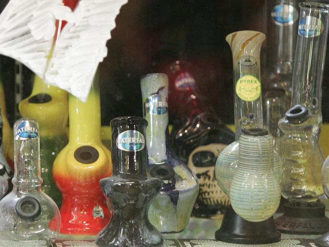 Schoolies week in Surfers Paradise. 'Off Ya Tree' bong shop selling drug paraphernalia to schoolies. Bongs in the front window. Reporter: Geoff Chambers