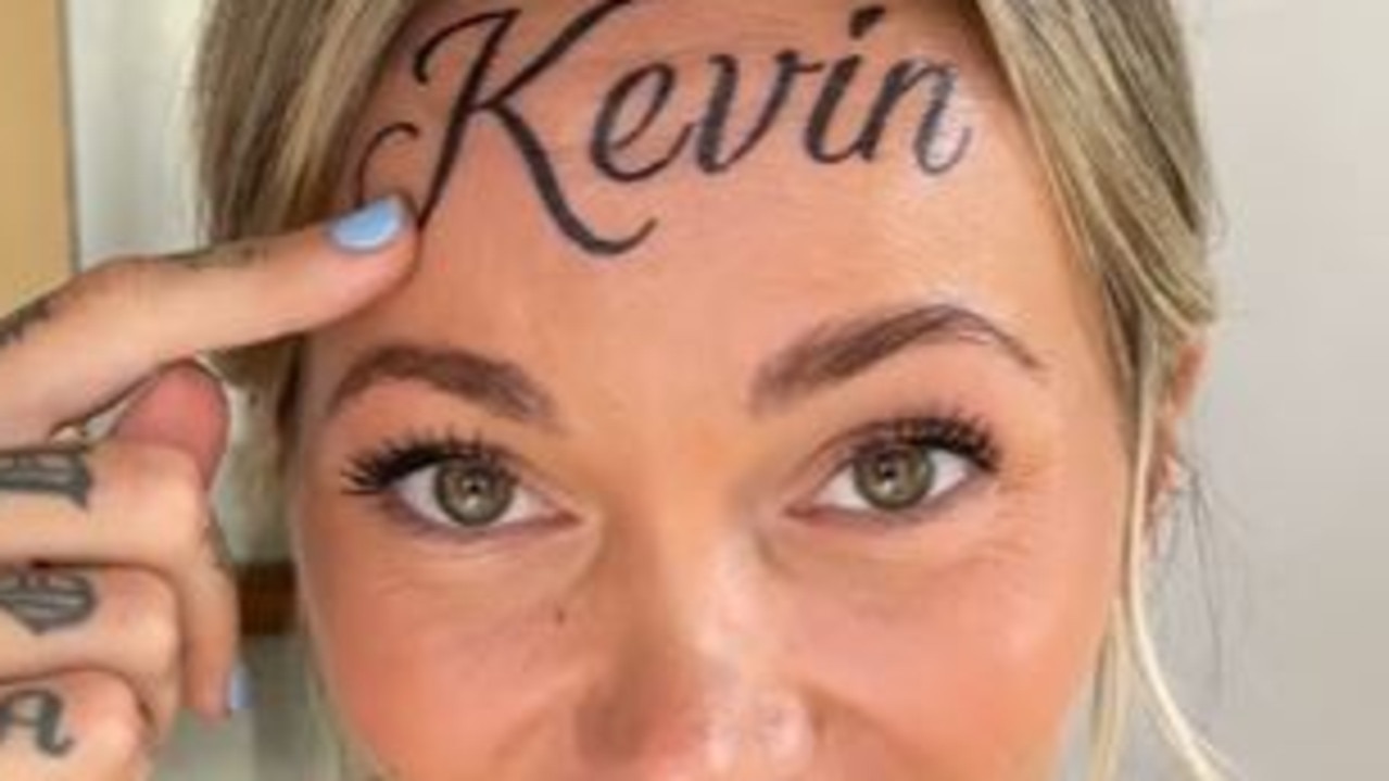 Forehead tattoo revealed a fake: woman regrets giant Kevin tattoo