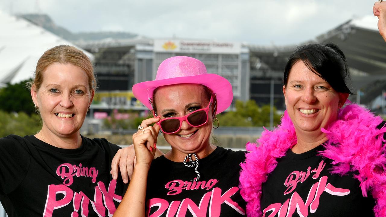 P!NK fans flock to Townsville as pop star prepares to take the stage in  coup for regional city - ABC News