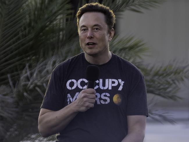 BOCA CHICA BEACH, TX - AUGUST 25: SpaceX founder Elon Musk speaks during a T-Mobile and SpaceX joint event on August 25, 2022 in Boca Chica Beach, Texas. The two companies announced plans to work together to provide T-Mobile cellular service using Starlink satellites.   Michael Gonzalez/Getty Images/AFP == FOR NEWSPAPERS, INTERNET, TELCOS & TELEVISION USE ONLY ==