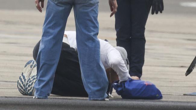 Chris Martin gave Australia a farewell kiss. Picture: MediaMode