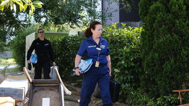 Forensics arrive to investigate the apartment complex in Penrith. Picture NCA NewsWire / Gaye Gerard