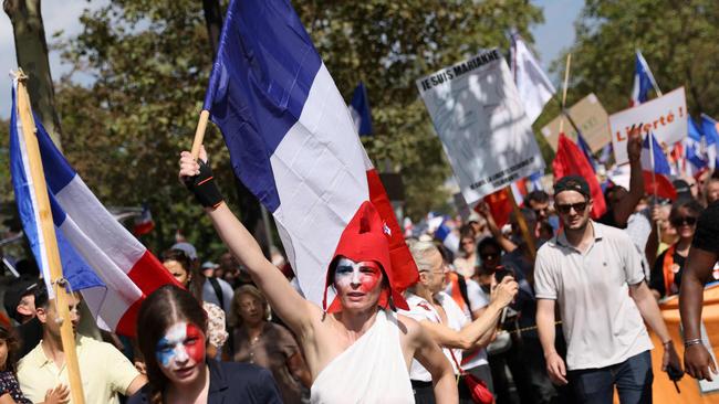 French protests against the mandatory Covid-19 health pass to access public spaces. Healthcare workers will be suspended without pay if they refuse the vaccine. Picture: AFP)