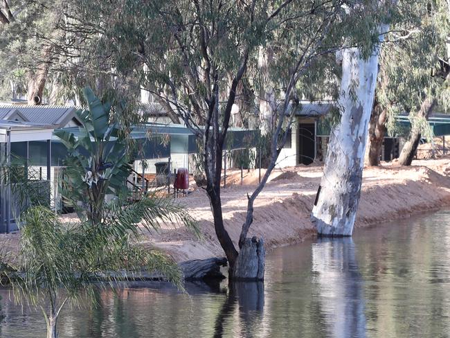 Riverland flooding - At Renmark, the Murray River is becoming increasingly swollen. The Riverbend Caravan Park was evacuated as a precaution. There was a concern that their privately built levee may have been breached. 7 December 2022. Picture Dean Martin