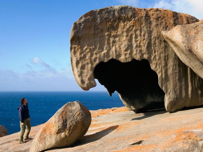 BFMTBT Australia, South Australia, Kangaroo Island. A hiker looks at the wind-eroded Remarkable Rocks in Flinders Chase NP.(MR)escape november 1 2020wishlist - bunnik tours