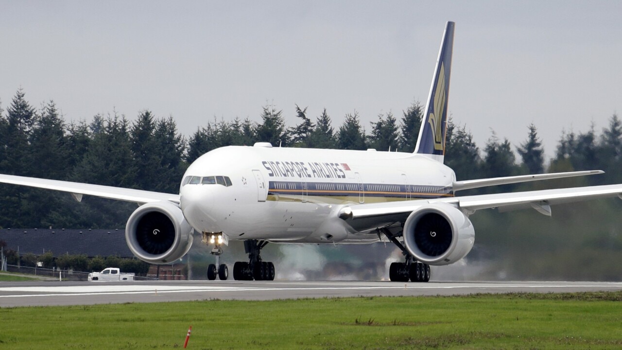 Singapore Airlines crew handled 'difficult' situation 'very well'