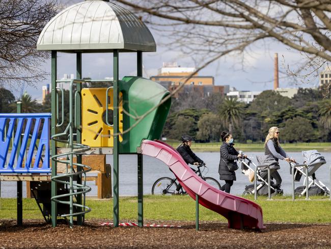 MELBOURNE, AUSTRALIA - NewsWire Photos AUGUST 18, 2021:  People at Albert Park next to an empty playground that has been closed as part of the latest COVID restrictions in Melbourne Picture: NCA NewsWire / David Geraghty