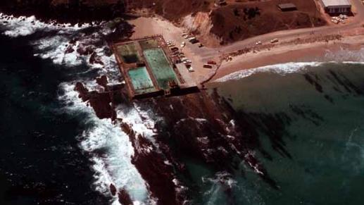 Photographs showing the ocean pool at Snapper Rocks in the late 1970s and a current picture.