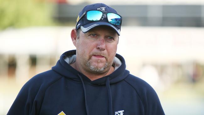 David Saker has left his position as Victoria’s head coach to become Australia’s bowling coach.