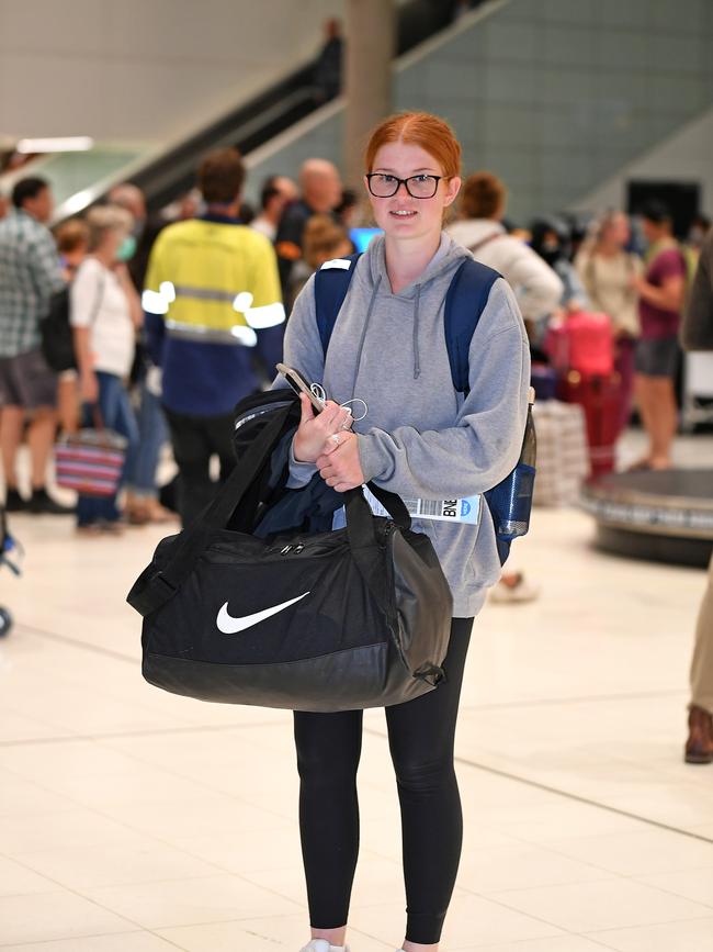 Jess Emmerson age 18 has returned to Queensland after her university course was taken online and work experience cancelled. (AAP image, John Gass)