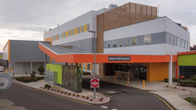 The North West Regional Hospital is seen closed in Burnie, Tasmania, Tuesday, April 14, 2020. Health workers in northwest Tasmania, where a coronavirus outbreak has shut two hospitals, attended an "illegal" dinner party together, Australia's Chief Medical Officer Brendan Murphy has revealed. (AAP Image/Simon Sturzaker) NO ARCHIVING