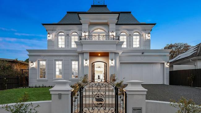 86 Headingley Road, Mount Waverley, is on the market with a $4.2-$4.5m price guide.