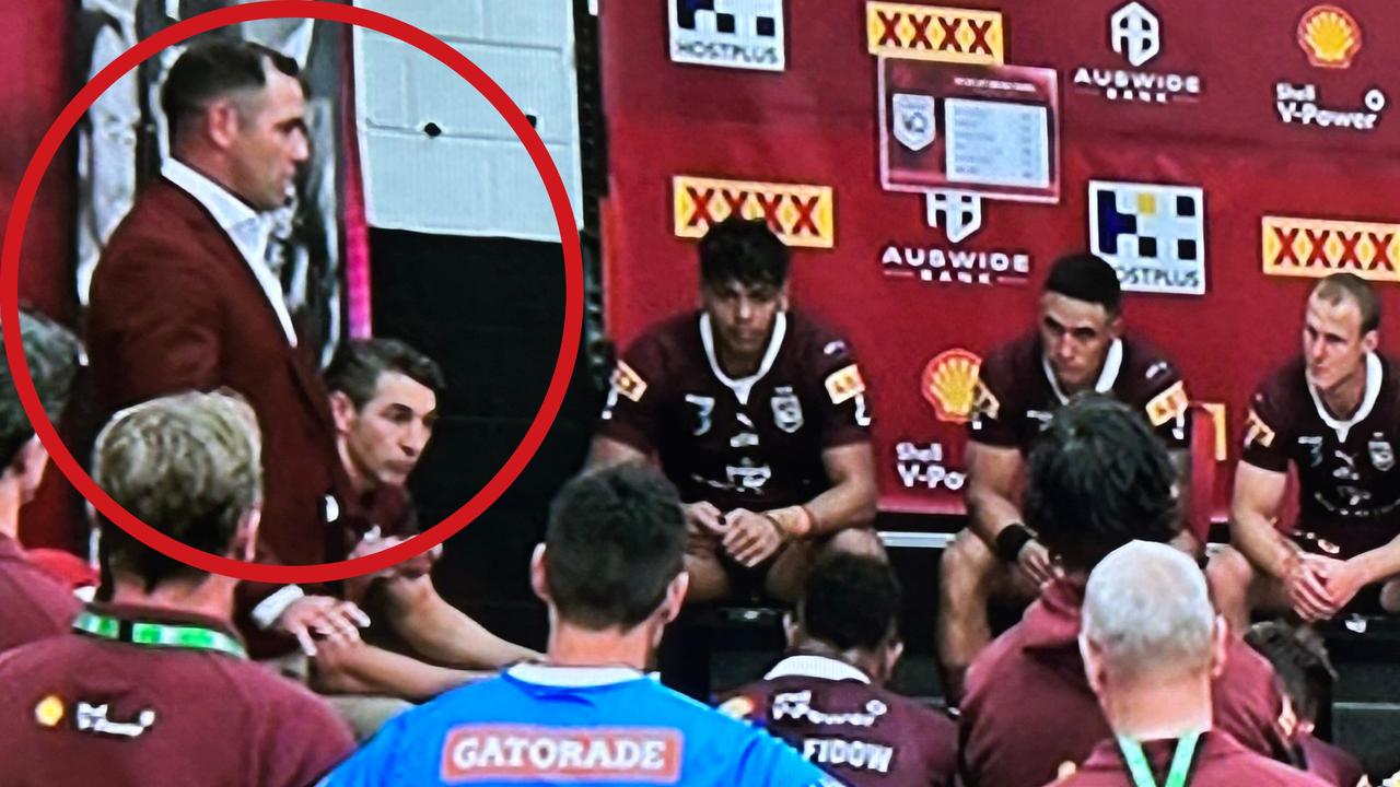 Cameron Smith's halftime address to the Maroons as coach Billy Slater looks on.