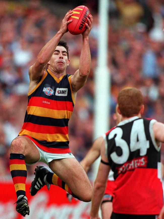 Darren Jarman in the St Kilda v Adelaide Crows AFL grand final in 1997