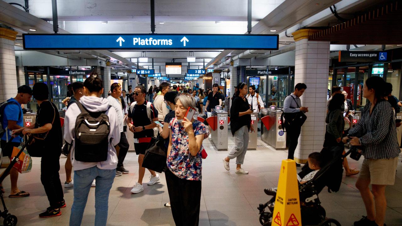 Sydney trains delay Commuters face delays as trains stop between The